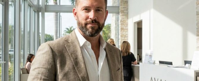 Confident man with natural-looking hairline in a modern Boca Raton, Florida physician-led SMP clinic